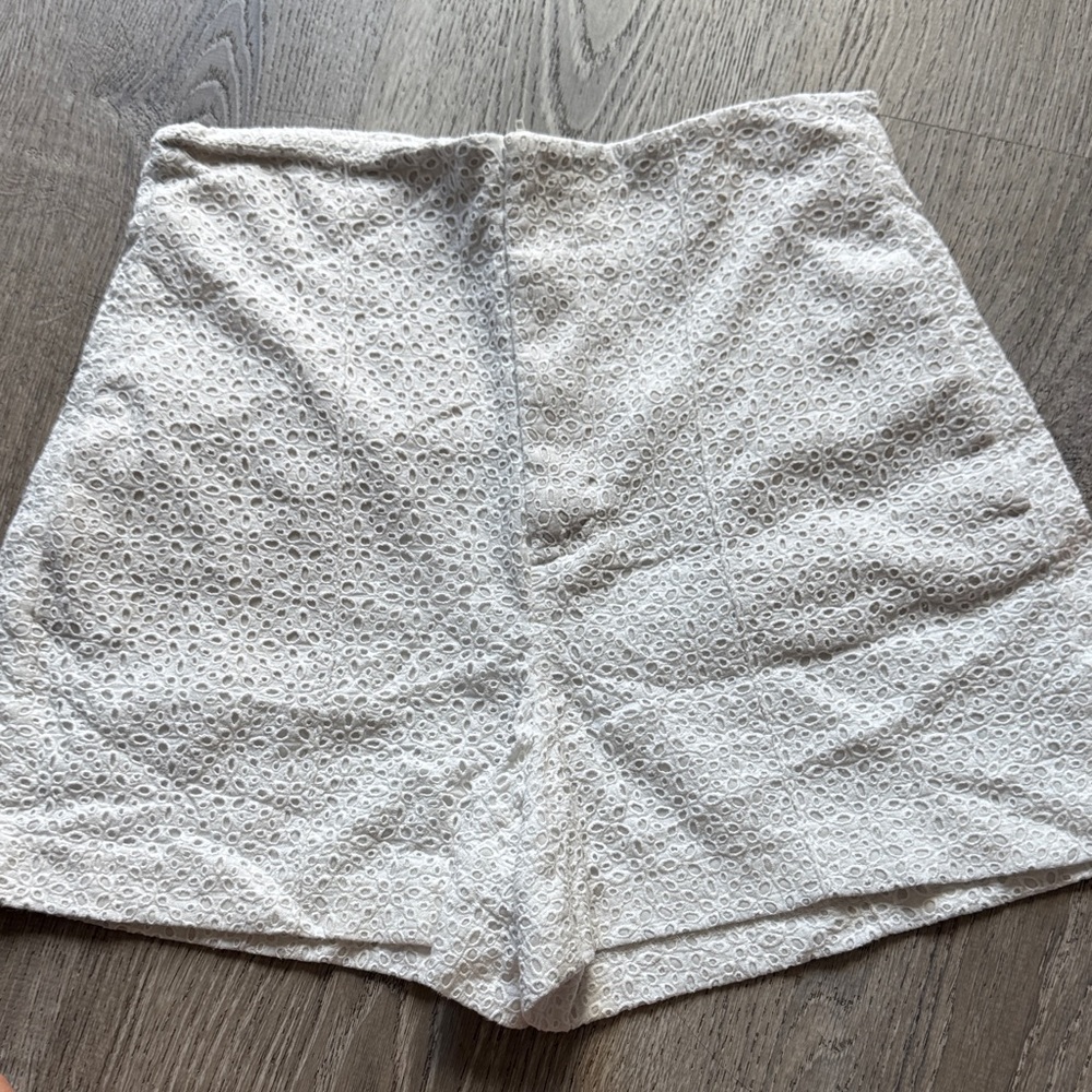 Zara White Eyelet High Waist Shorts - Picture 1 of 4